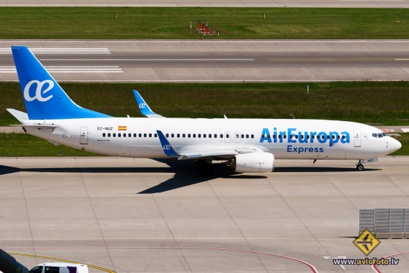 Boeing 737-8GP